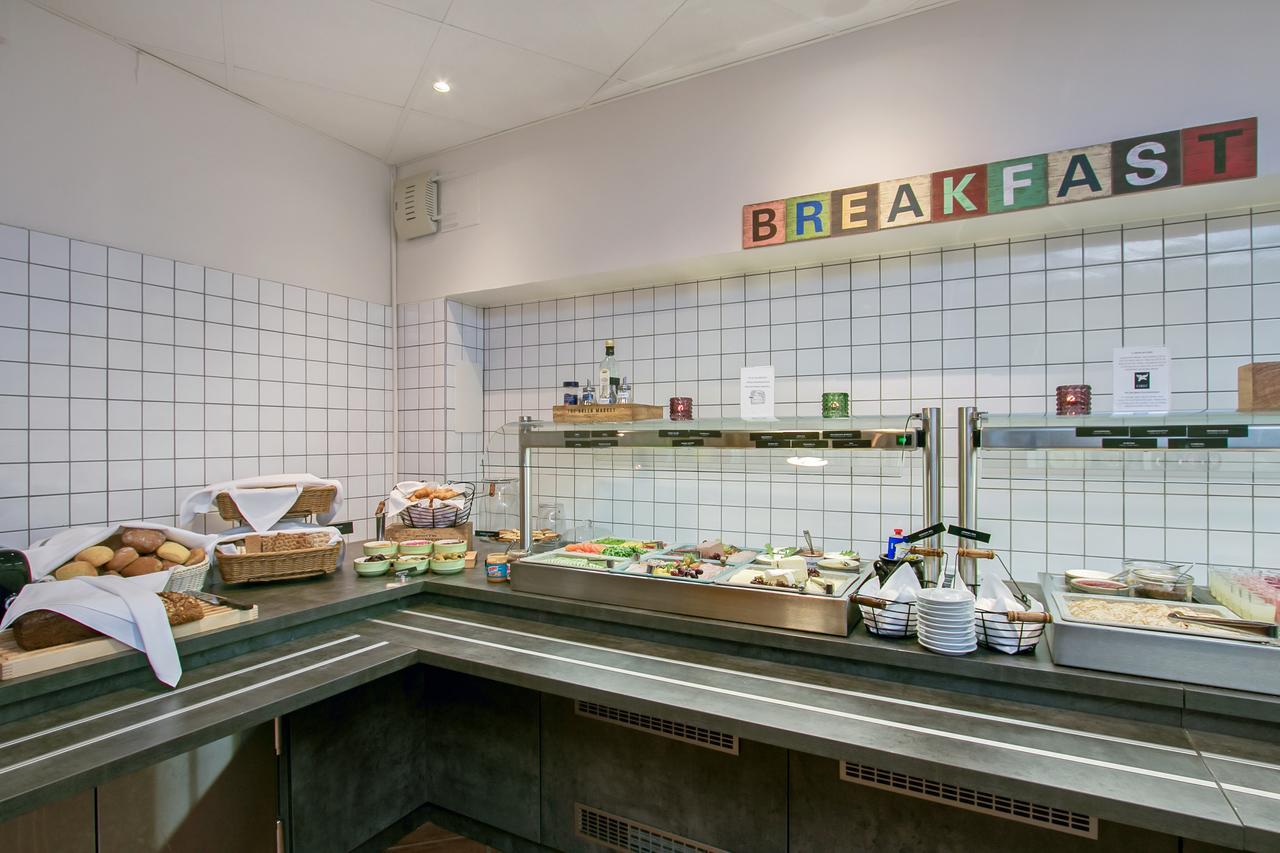 Hotel First Brommaplan 3*